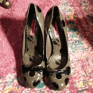 Betseyville retro pumps